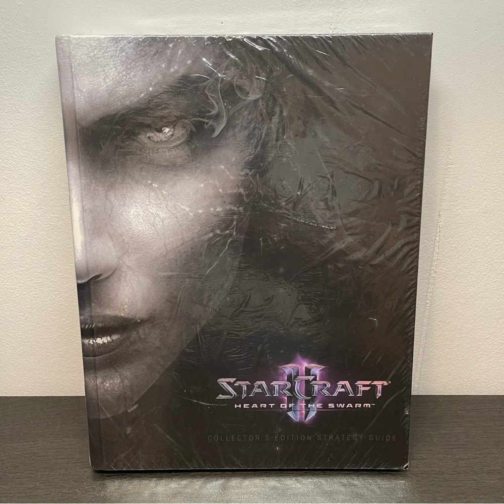 Starcraft 2 Heart of The Swarm Collectors Edition Strategy Guide Hardback - NEW!